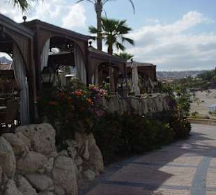 Promenade am Duque Strand