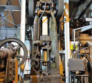 Rundgang durch die Hallen der Gesenkschmiede