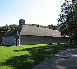 Ausstellungshalle auf dem großen Gelände