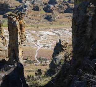 Ausblick durch das "Tor der Welt" in Isalo