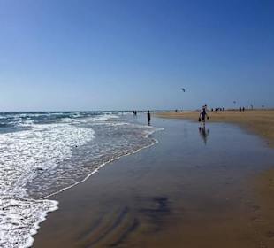 Strand oberhalb des Hotels ca. 1 km zu Fuß