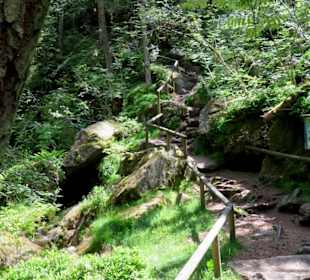 Fußweg zu den Eislöchern