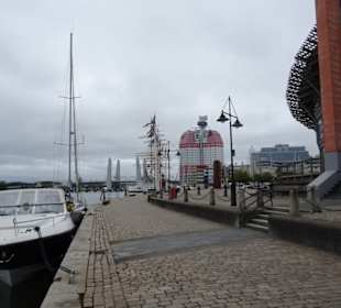 Von weitem schon sichtbares Gebäude