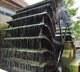 Das Wasserrad des Biergartens Obere Mühle