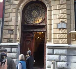 Eingangsportal des Bibliotheksgebäudes