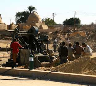 Arbeiten vorm Karnaktempel