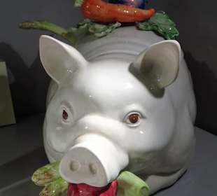 In der Ausstellung zur Spargel-Tischkultur