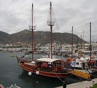 Pirattenschiff im Hafen