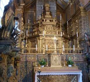 Einer von mehreren Seitenaltären