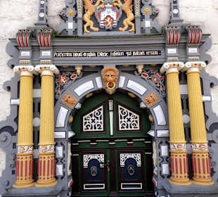 Eingangsportal des Rathauses