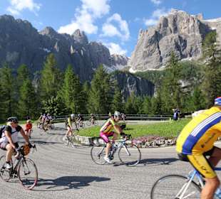 Radfahrer vor grandioser Kulisse