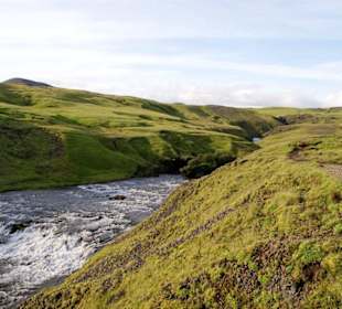 Der Fluss Skógá oberhalb d. Wasserfalles Skogafoss
