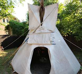 Tipi im Garten