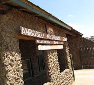 Einfahrt in den Amboseli Park