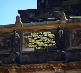 Inschriften am Zwinger