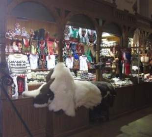 Kitsch as Kitsch can in den Tuchhallem