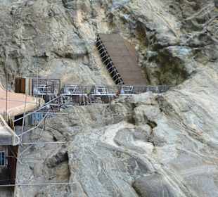 Hinter der braunen Wand: Wolkenmädchen