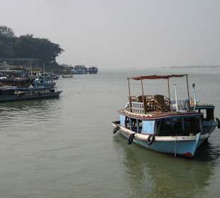 Bootsfahrt zur Mingun Pagode