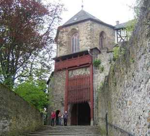 Die letzten Stufen zum Schloss.