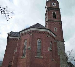 Außenansicht von der Ostseite der "Roten Kirche"