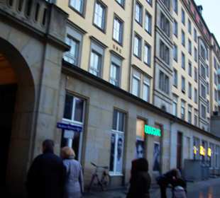 An den vielen Eingänge