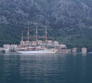 Парусник в Которской бухте