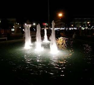 Die Piazza Fontana im September am Abend