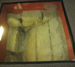 Alte Treppe unter dem Boden