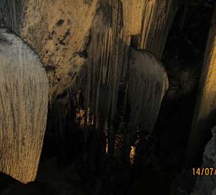 Плоские "поющие" сталактиты