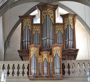 Blick auf die Orgel der Pfarrkirche St. Kilian