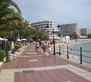 Strand und Promenade in Santa Eularia