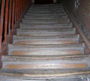 Klatka w starej kamienicy