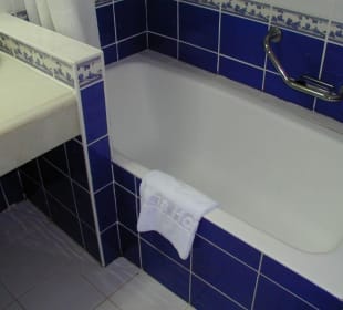 Waschbecken und Bad 2