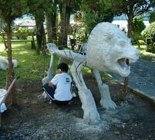 Skulpturenbau am Lake Bratan