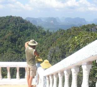Der Ausblick vom Tempel über die Provinz Krabi