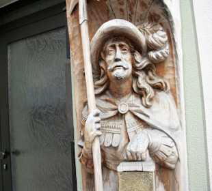 Schnitzkunst.