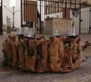 Kerzenleuchter vor Chorschranken