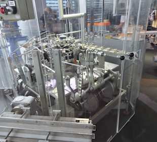 In der gläsernen Produktion des Schokoladenmuseums