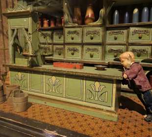 Kaufmannsladen im Schaumagazin des Museums