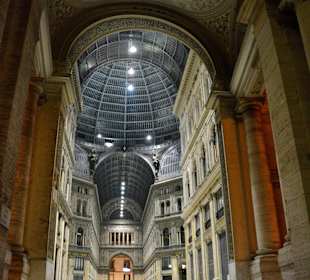 Die Galleria Umberto ist nicht weit