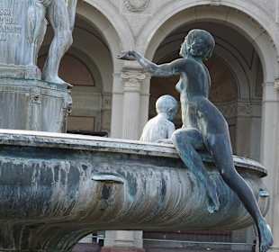 Brunnen auf dem Platz