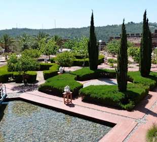 Innehof der Burg mit Wasserbecken