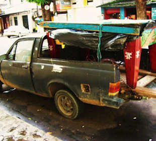 Wilde Fahrzeuge in Manaus
