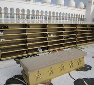 Bitte Schuhe ausziehen