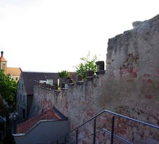 An der Mauer entlang