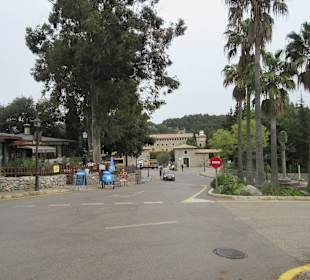 Kloster Lluc mit dem Linienbus bei toller Aussicht