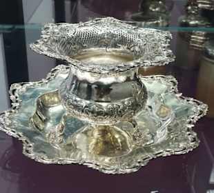 In der Silberschatzkammer des Museums