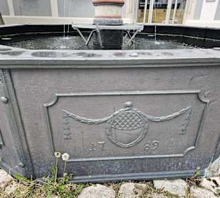 Außenwand des Troges