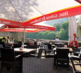 Außenplätze am Fluss