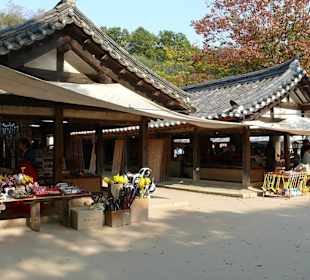 Folk Village Parkanlage